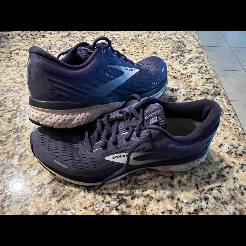 Gently used Mens Brooks running shoes size 10